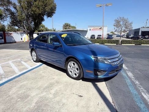 Used 2011 Ford Fusion SE image 3