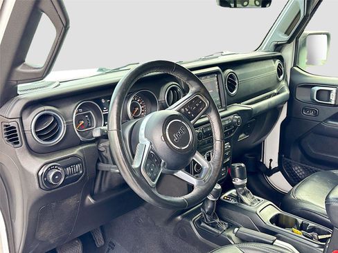 Used 2019 Jeep Wrangler Unlimited Sahara image 10