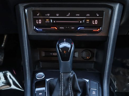 Used 2022 Volkswagen Tiguan SE w/ Panoramic Sunroof Package image 14