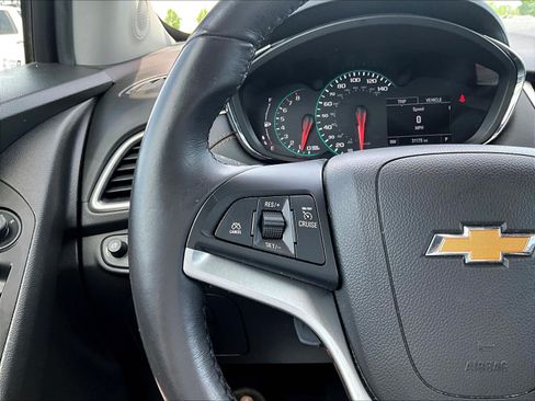Used 2022 Chevrolet Trax LT w/ LT Convenience Package AWD/4WD image 11
