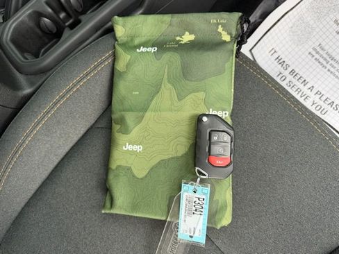 Used 2024 Jeep Wrangler Unlimited w/ Convenience Group image 40