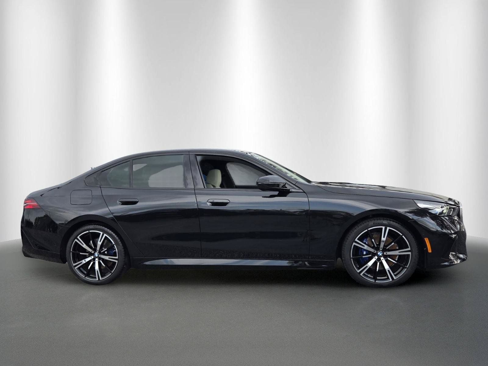 Used 2026 BMW 530i w/ M Sport Package RWD image 8