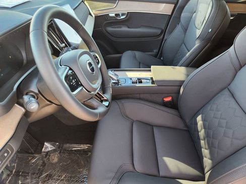 New 2026 Volvo XC90 T8 Plus w/ Protection Package Premier AWD/4WD image 4