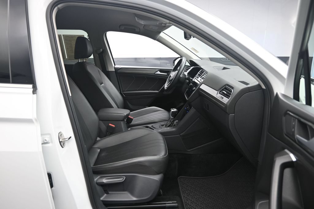 Used 2024 Volkswagen Tiguan SE FWD image 26