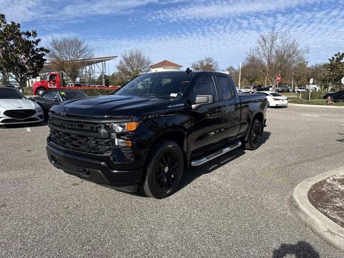 Used 2025 Chevrolet Silverado 1500 Custom image 8
