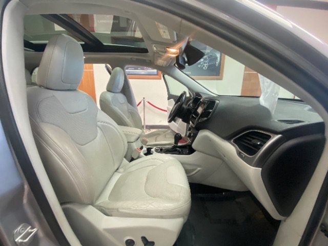 Used 2020 Jeep Cherokee Limited FWD image 17
