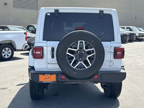 Used 2025 Jeep Wrangler Sahara image 4