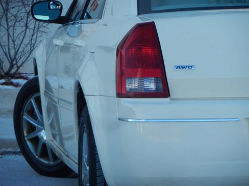 Used 2007 Chrysler 300 Touring L w/ Luxury Group image 1