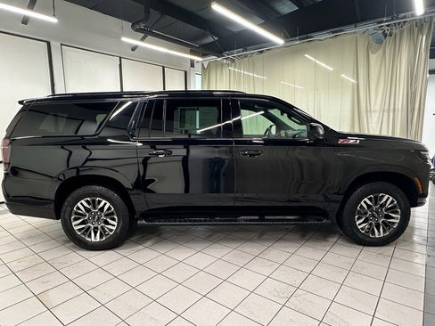 Certified 2025 Chevrolet Suburban Z71 image 3