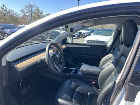 Used 2023 Tesla Model Y Long Range image 9