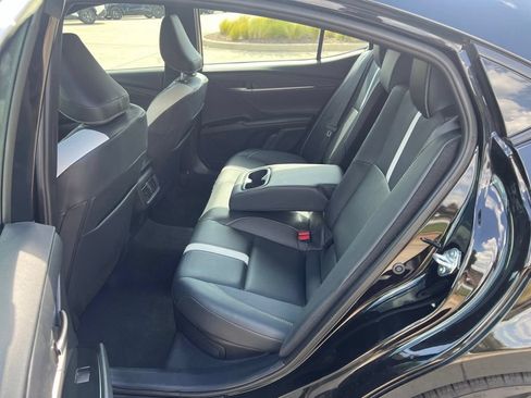 Used 2025 Toyota Camry SE FWD image 12