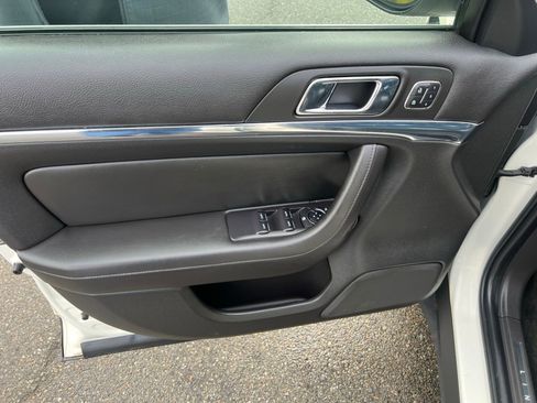 Used 2013 Lincoln MKS AWD image 17