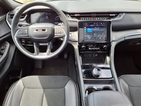 Used 2024 Jeep Grand Cherokee L Altitude image 14