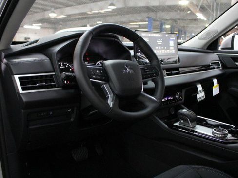 New 2026 Mitsubishi Outlander SE image 5