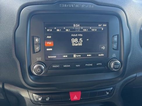 Used 2017 Jeep Renegade Trailhawk w/ Premium Trailhawk Package AWD/4WD image 39