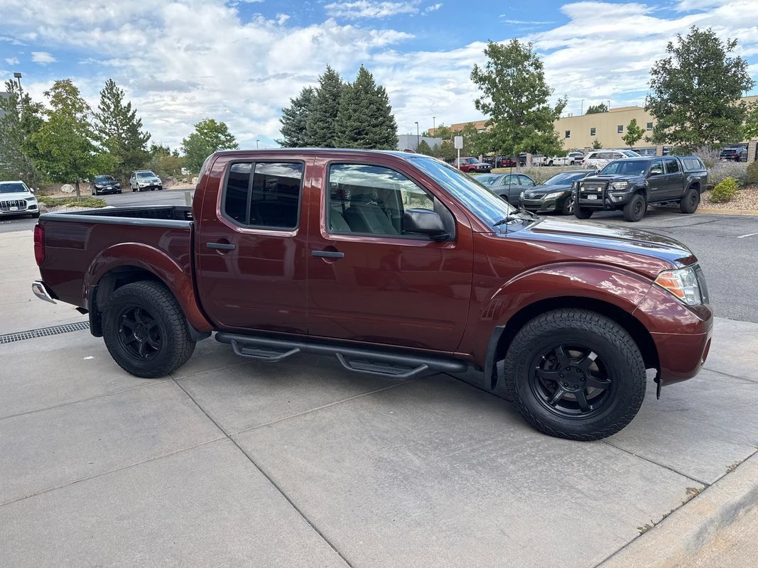 Used 2017 Nissan Frontier SV w/ SV Value Truck Package AWD/4WD image 5