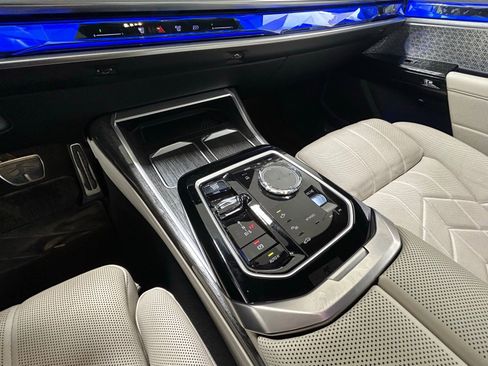 Used 2023 BMW 760i xDrive image 22