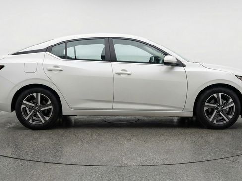 Used 2025 Nissan Sentra SV FWD image 11