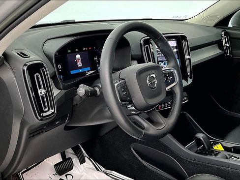 Certified 2023 Volvo XC40 B5 Core w/ Protection Package Premier image 17