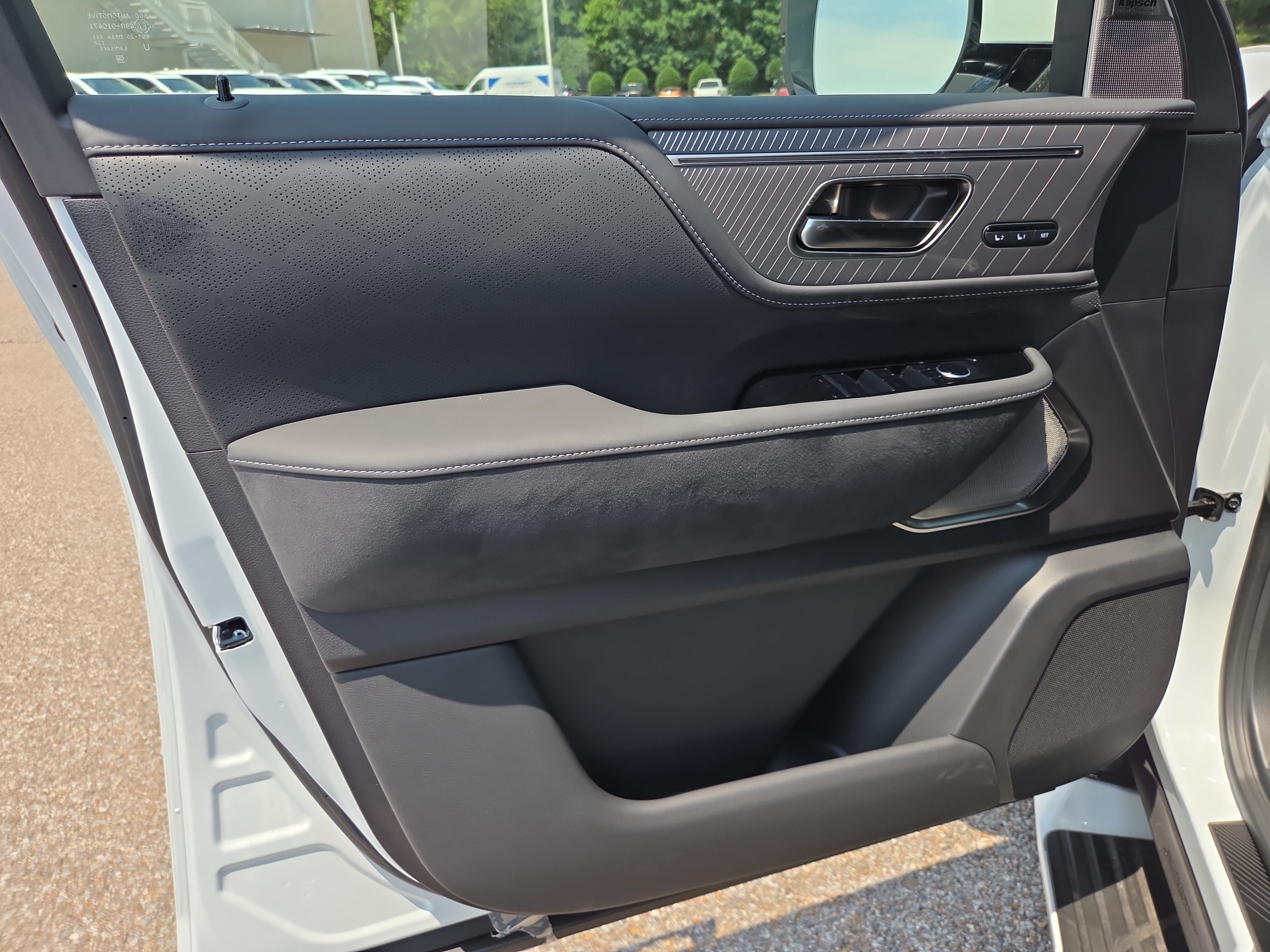 New 2027 INFINITI QX80 Autograph AWD/4WD image 5