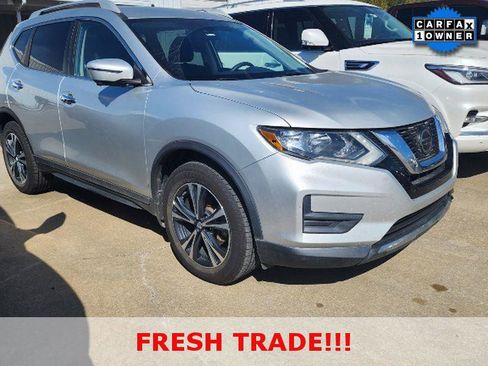 Used 2019 Nissan Rogue SV w/ Premium Package image 3
