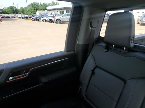 Used 2024 GMC Sierra 2500 SLT w/ SLT Premium Package AWD/4WD image 13