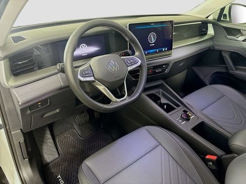 New 2026 Volkswagen Tiguan SE image 9