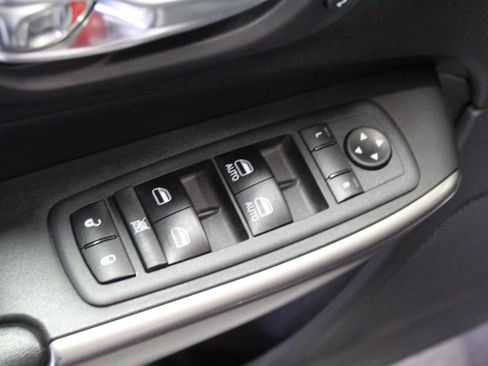 Used 2019 Jeep Cherokee Limited AWD/4WD image 21