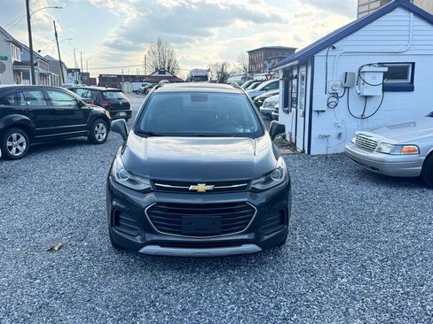 Used 2018 Chevrolet Trax LT w/ LT Convenience Package image 2