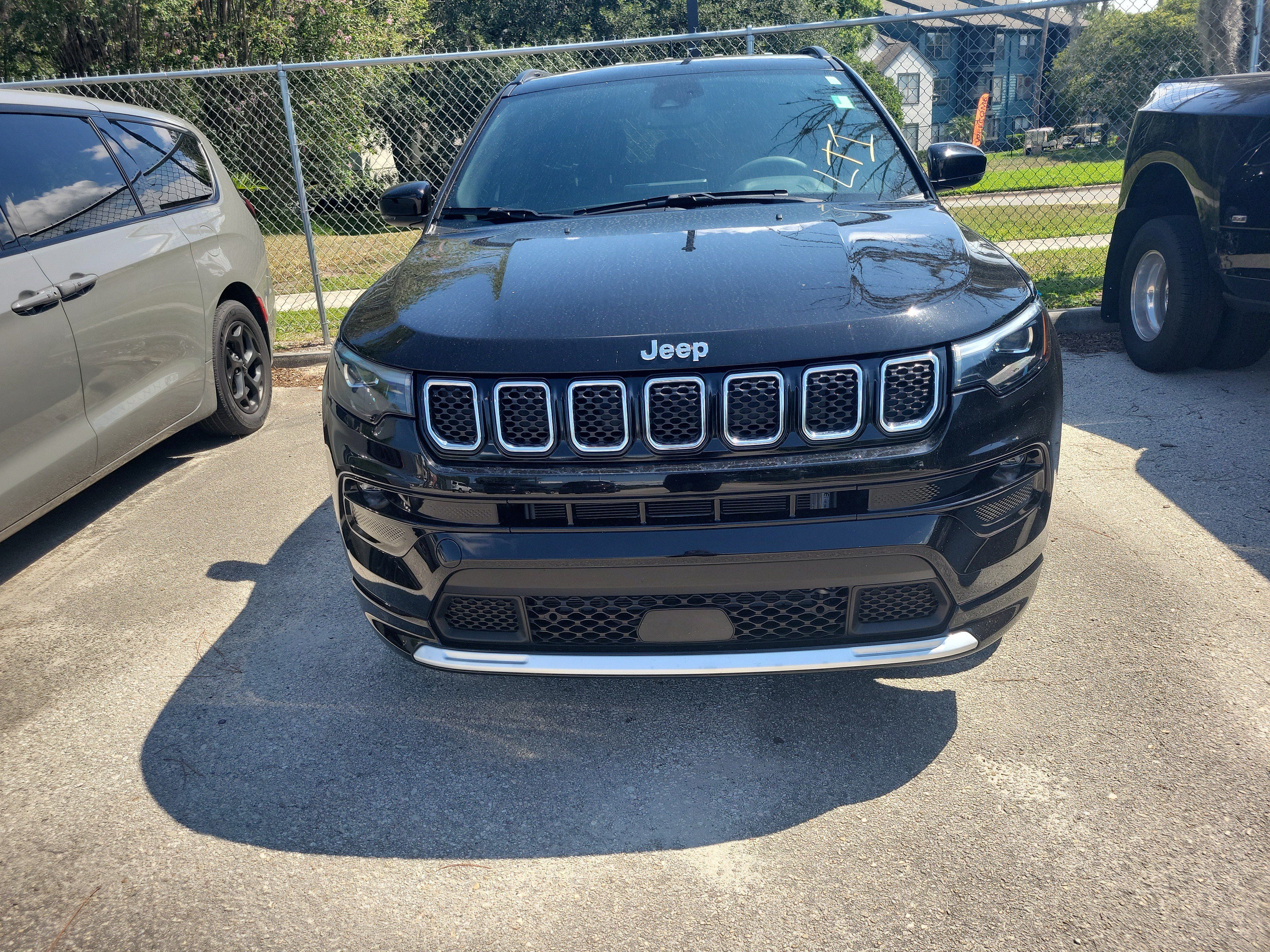 Used 2024 Jeep Compass Limited w/ Elite Group AWD/4WD image 2