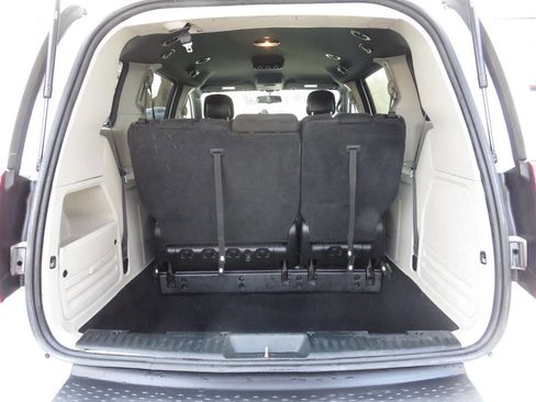 Used 2015 Dodge Grand Caravan SE image 24