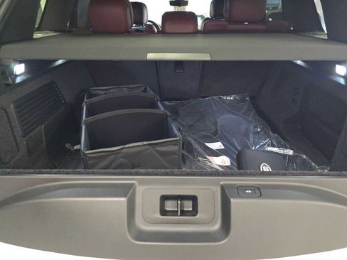 New 2025 Land Rover Range Rover SE image 13