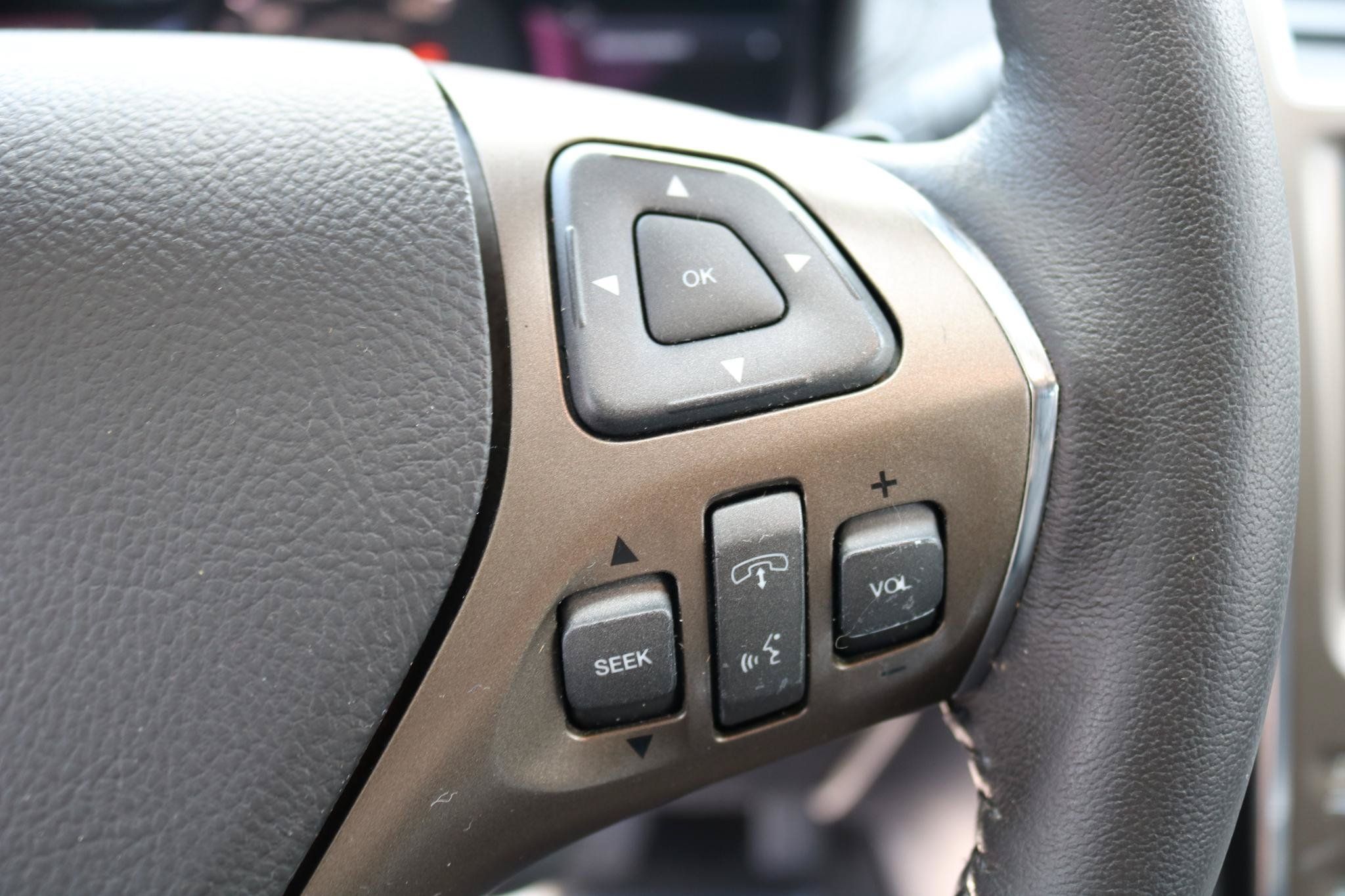 Used 2015 Lincoln MKX FWD w/ Walnut Swirl Wood Package image 19