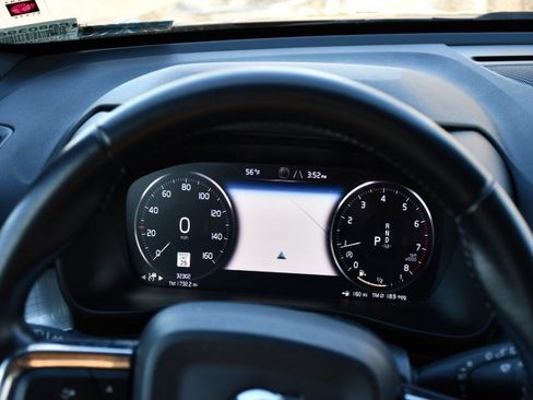 Used 2019 Volvo XC40 T5 Momentum image 21