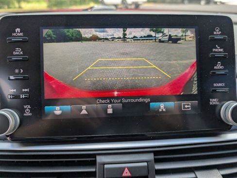 Used 2018 Honda Accord Touring image 18