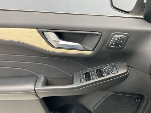 Used 2021 Ford Escape Titanium w/ Titanium Elite Package AWD/4WD image 12