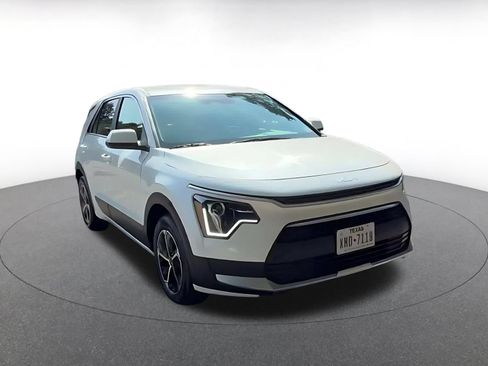 Used 2026 Kia Niro LX FWD image 3