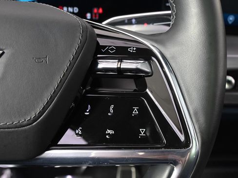 Certified 2026 Cadillac Vistiq Premium Luxury image 35