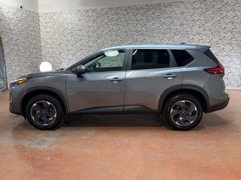 Used 2024 Nissan Rogue SV AWD/4WD image 4