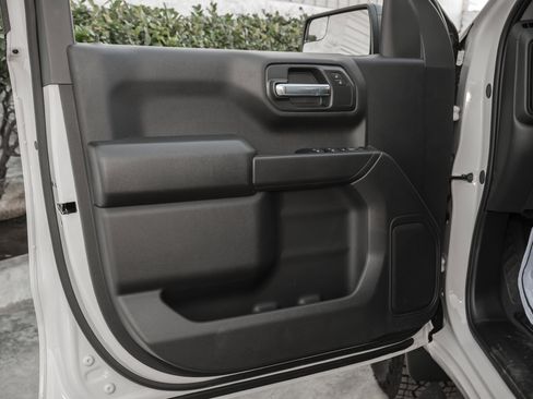 New 2026 Chevrolet Silverado 1500 Custom Trail Boss w/ LPO, Dark Essentials Package image 18