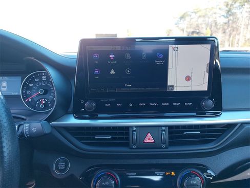 Used 2024 Kia Forte GT-Line w/ GT-Line Premium Package image 16