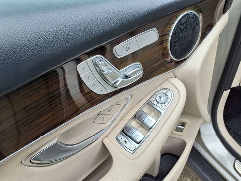 Used 2020 Mercedes-Benz GLC 300 image 18