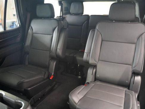 Used 2023 GMC Yukon Denali AWD/4WD image 32