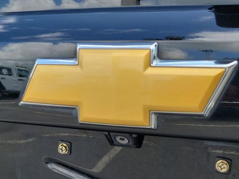 Used 2014 Chevrolet Suburban LTZ RWD image 8