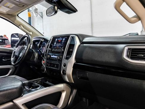 Used 2021 Nissan Titan SV w/ SV Convenience Package AWD/4WD image 14