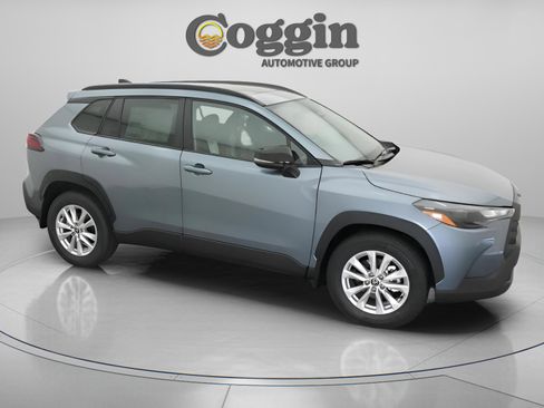 New 2026 Toyota Corolla Cross LE w/ Moonroof Package FWD image 25
