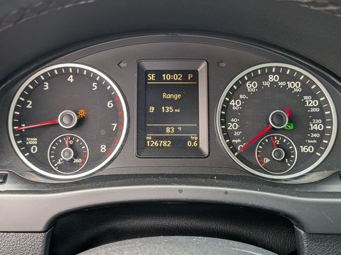 Used 2015 Volkswagen Tiguan SEL FWD image 16