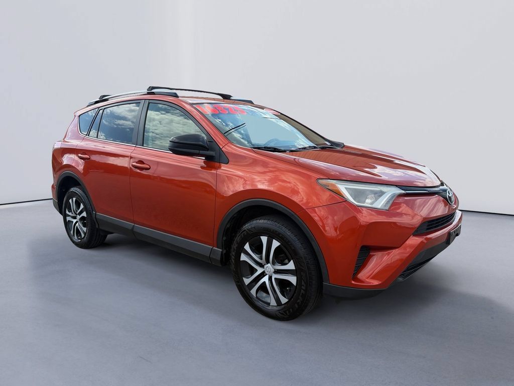 Used 2016 Toyota RAV4 LE AWD/4WD image 1