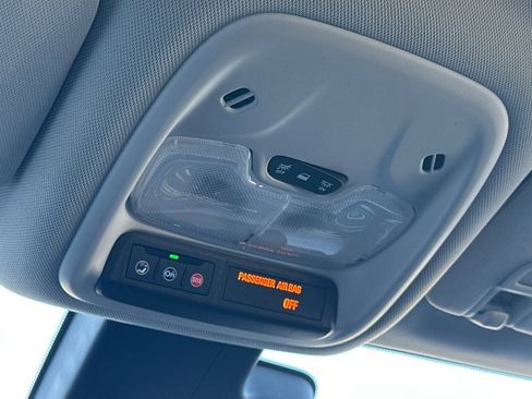 Used 2022 Chevrolet Bolt EUV LT w/ Comfort Package image 25