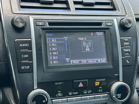 Used 2014 Toyota Camry SE FWD image 17